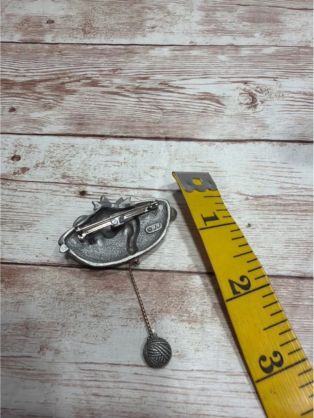 Vintage Jonette Jewelry (JJ) Pewter Cat in a Basket Brooch